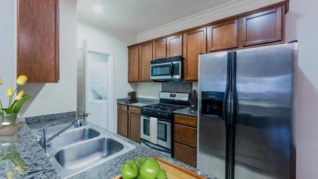 In La - 1br With Free Parking, Laundry, Pool * Los Ángeles